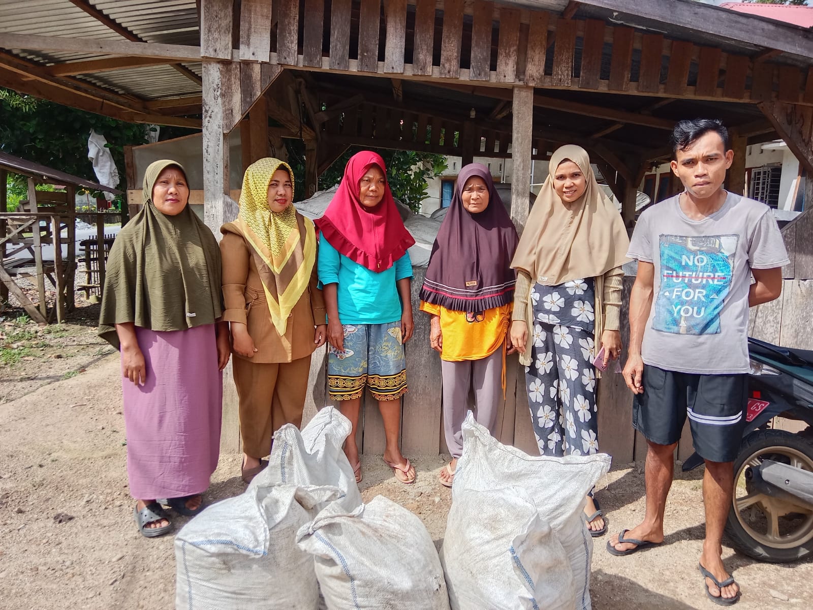 PENYERAHAN BANTUAN PUPUK ORGANIK KELOMPOK TALANG BALARIK III