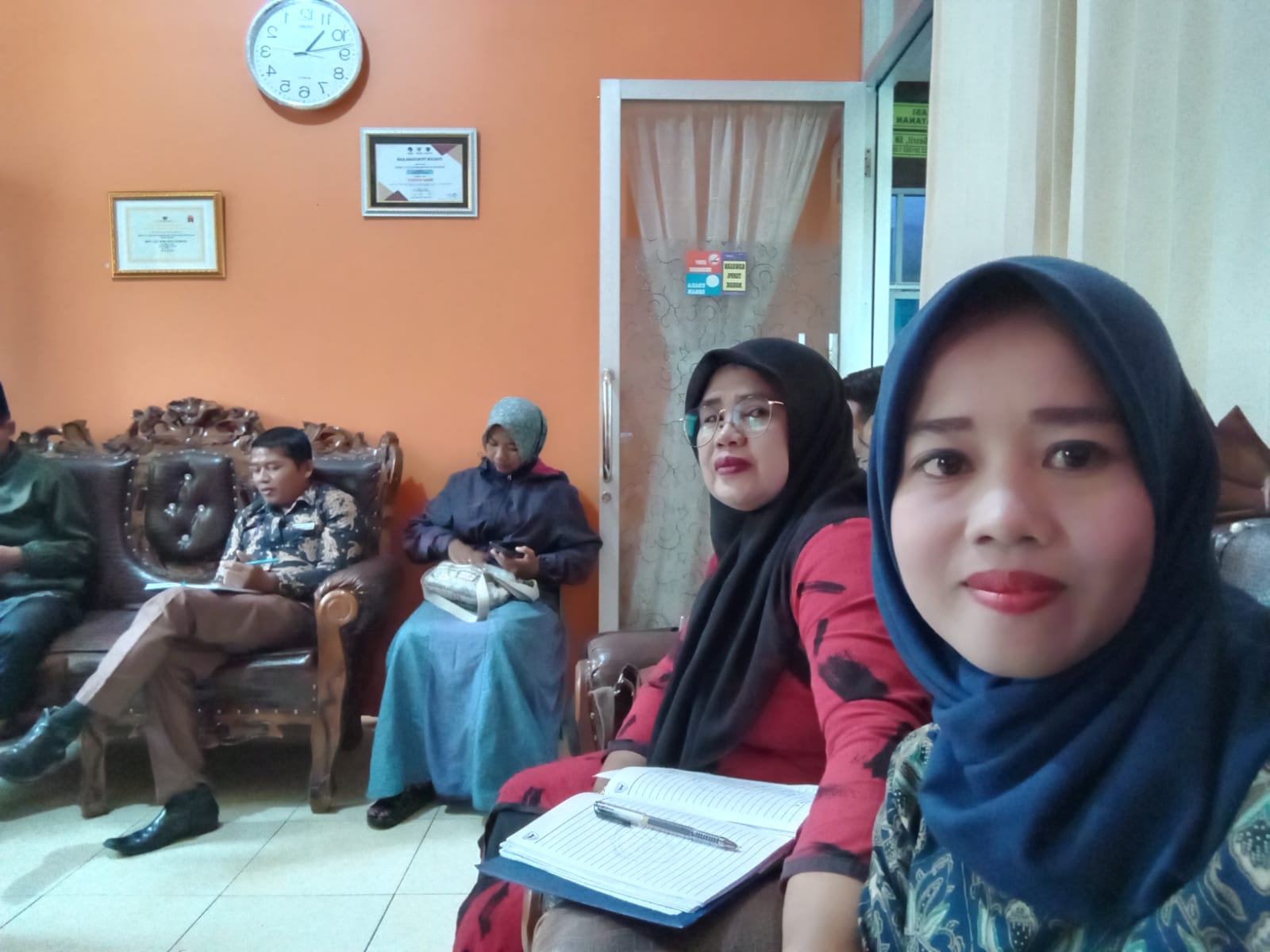 KONSULTASI DI KANTOR CAMAT RANAH AMPEK HULU TAPAN TENTANG PERCEPATAN TANAM PADI SAWAH