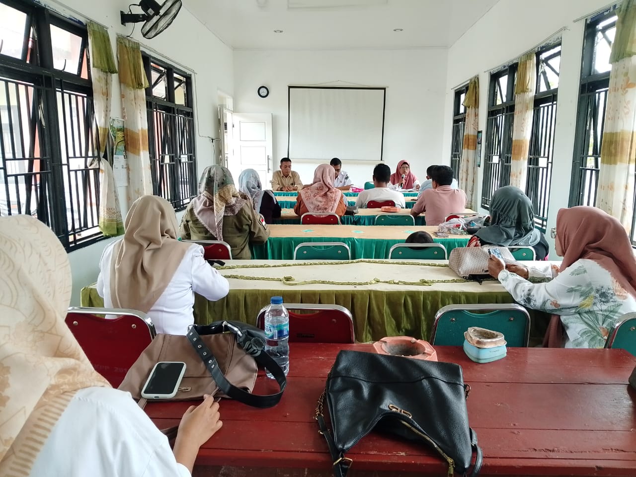 TRAINING DI BALAI PENYULUHAN PERTANIAN  KECAMATAN LINGGO SARI BAGANTI TEMA PEMELIHARAAN TERNAK UNGGA
