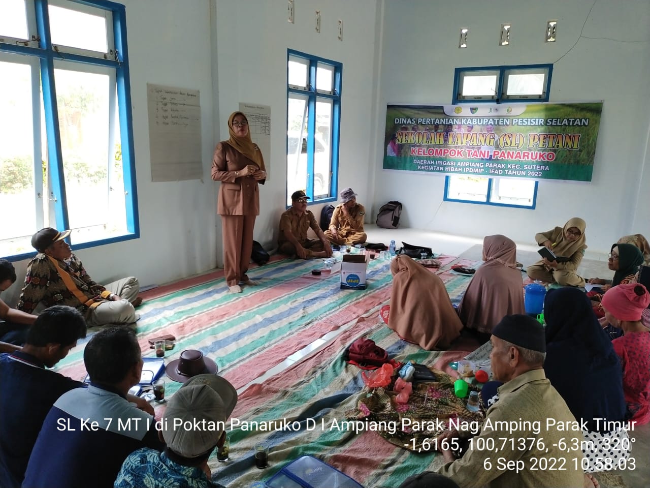 SEKOLAH LAPANG PEMUPUKAN DAN TATA GUNA AIR DI AMPING PARAK