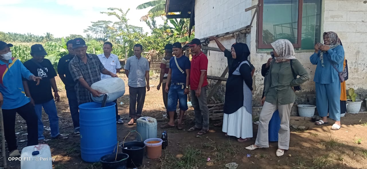 Pelatihan Tematik Pembuatan Pupuk Organik Cair (POC)  BPP Lunang