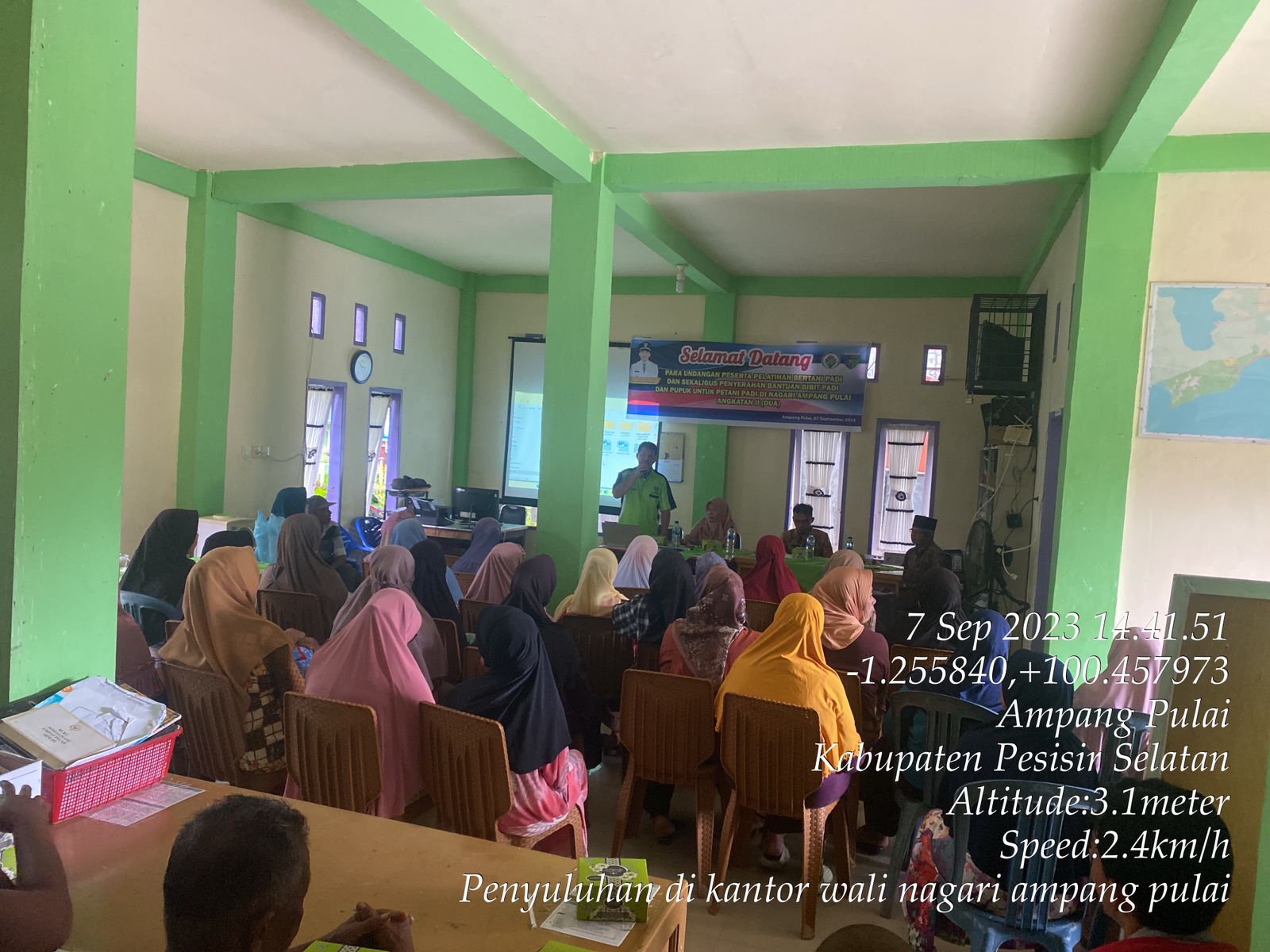 Penyuluhan massal di Nagari Ampang Pulai, materi seleksi benih, tanam Jarwo, dan pemupukan