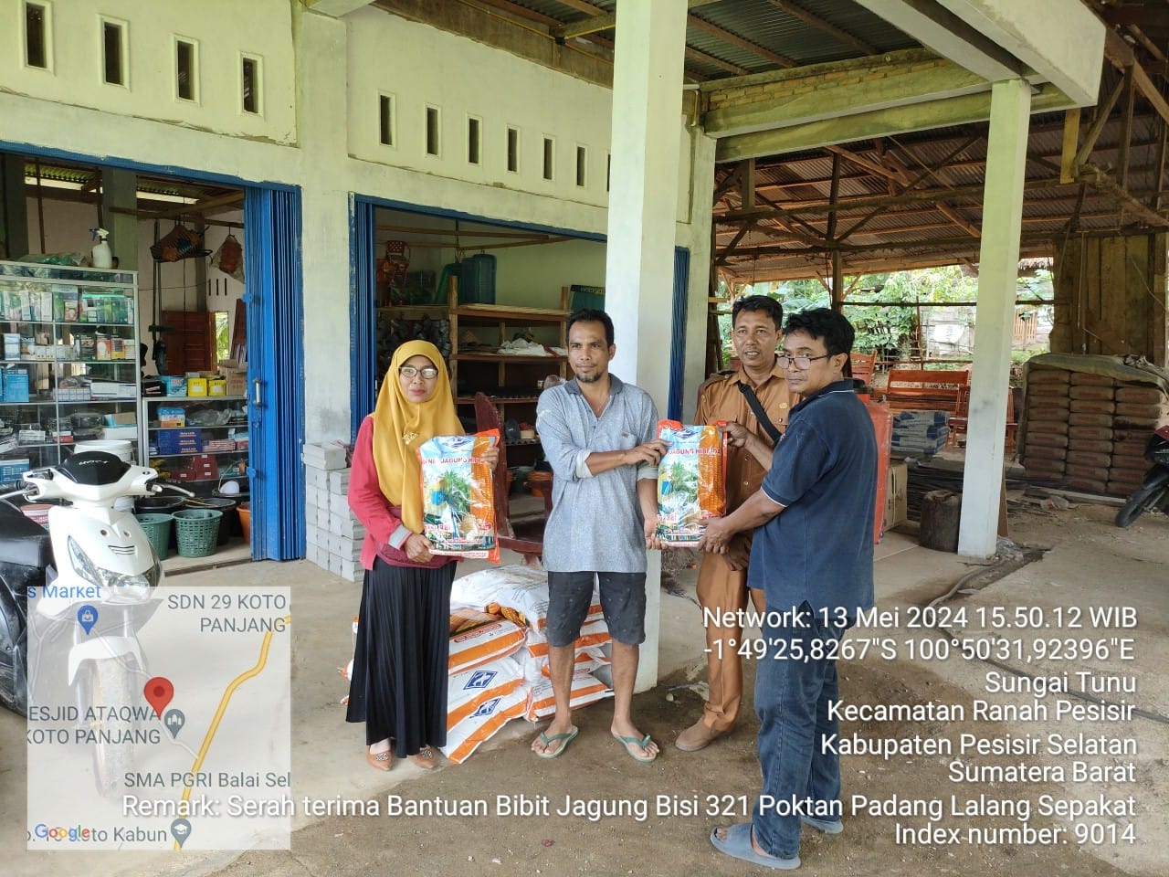 Dropping Bantuan Bibit Jagung Bisi 321 di Poktan Padang Lalang Sepakat,Sungai Tunu Barat