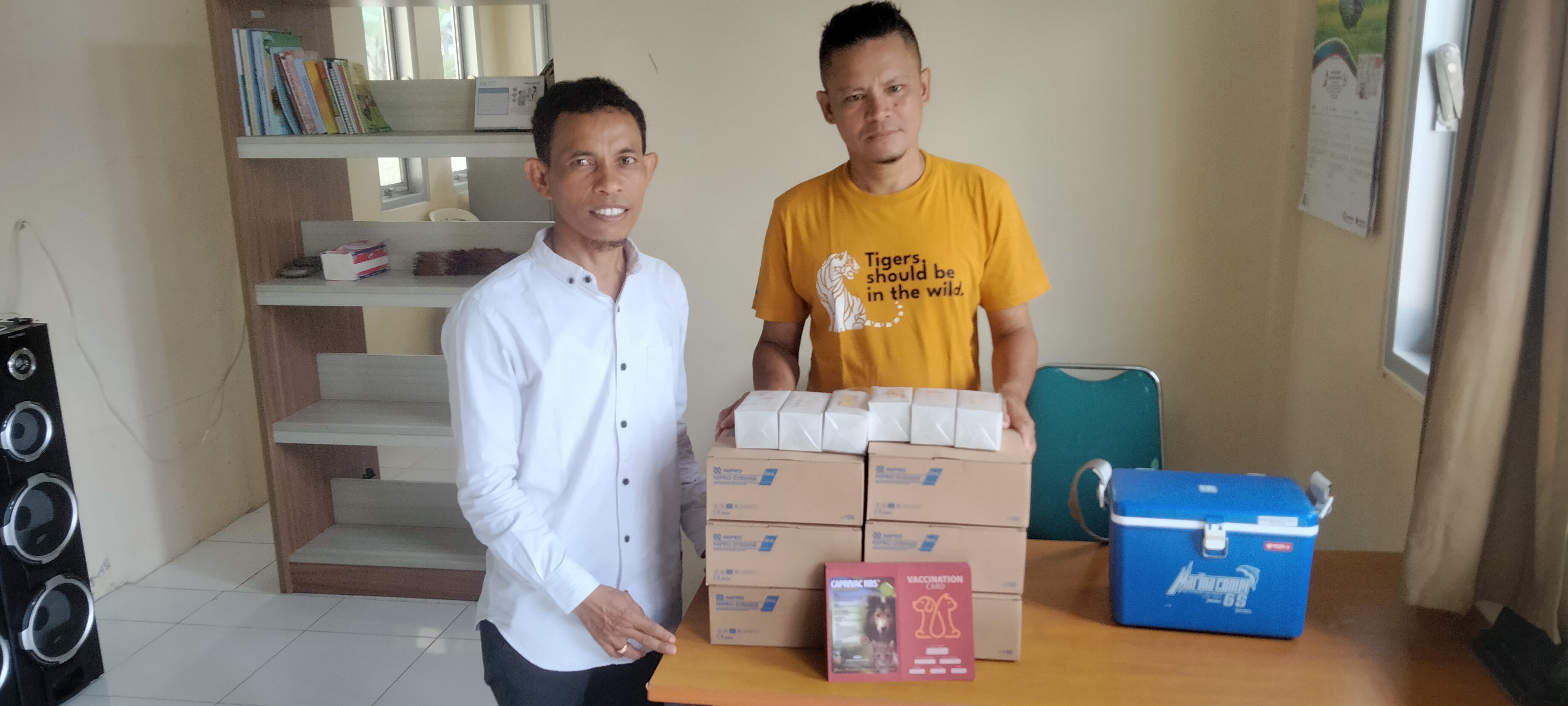 Bidang Keswan Salurkan Bantuan Vaksin Rabies dari DPKH Provinsi Sumbar ke Puskeswan Tarusan 