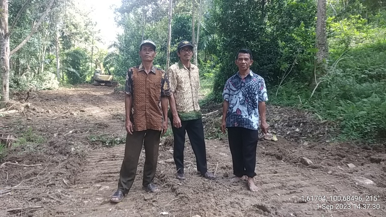 PEMBANGUNAN JALAN USAHA TANI (JUT) UNTUK TINGKATKAN KESEJAHTERAAN PETANI 