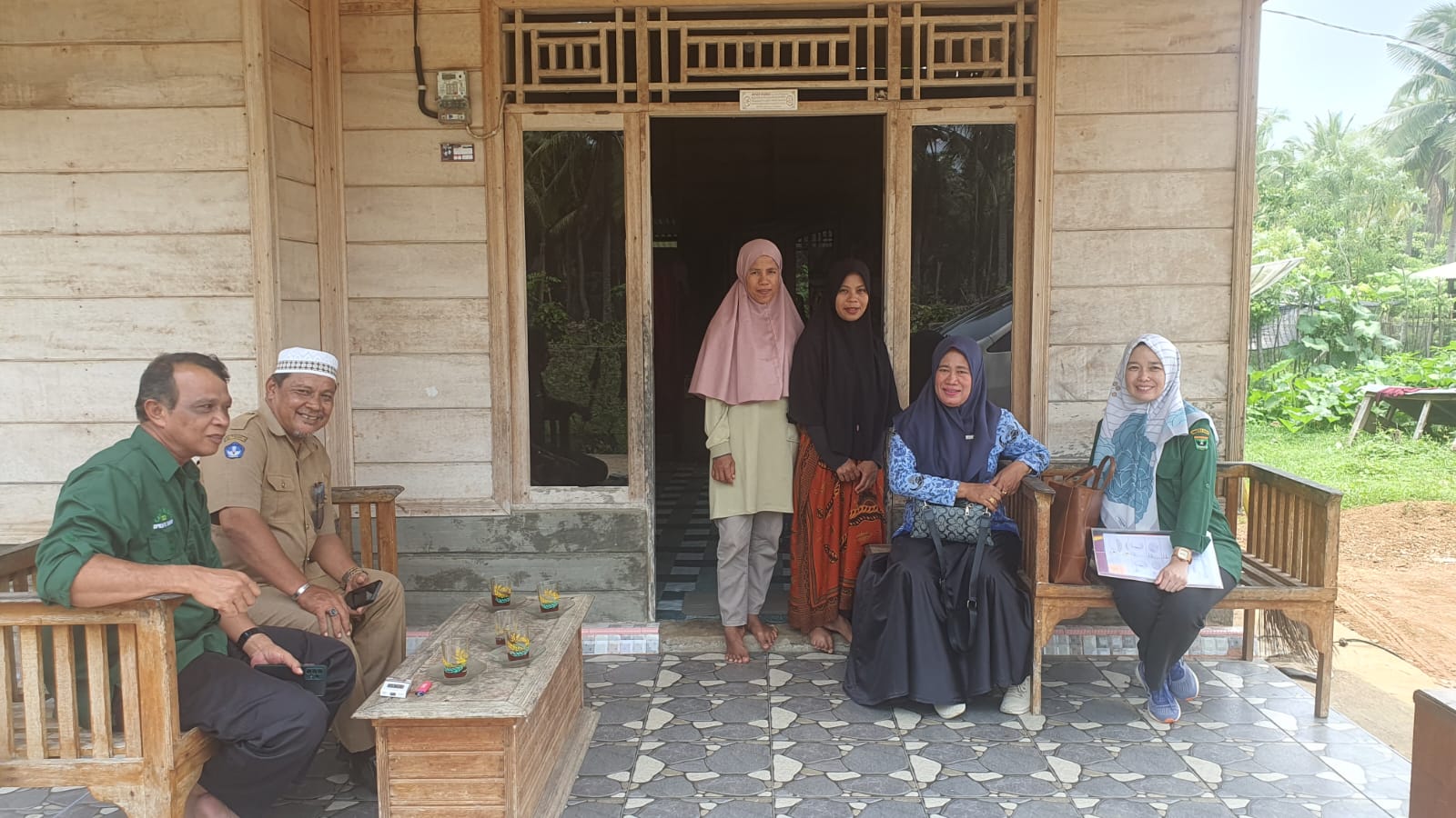 MENDAMPINGI DPKH SUMBAR MENGAMBIL SAMPEL SUSU UNTUK UJI EDAR DI KELOMPOK SIMPANG LAGAN MANDIRI