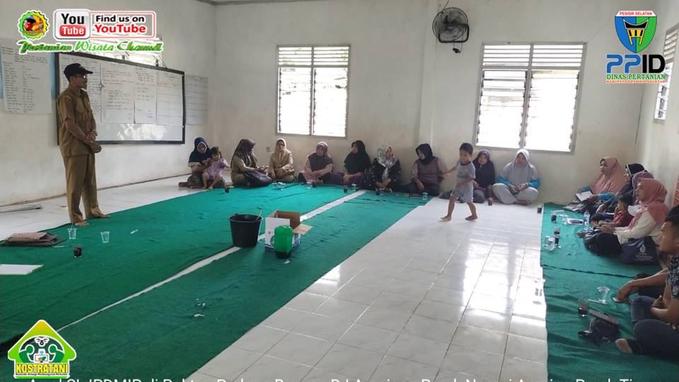 POKTAN BUKIT KAYU MANANG, PRAKTEK PEMBUATAN MOL MANFAATKAN KEARIFAN LOKAL