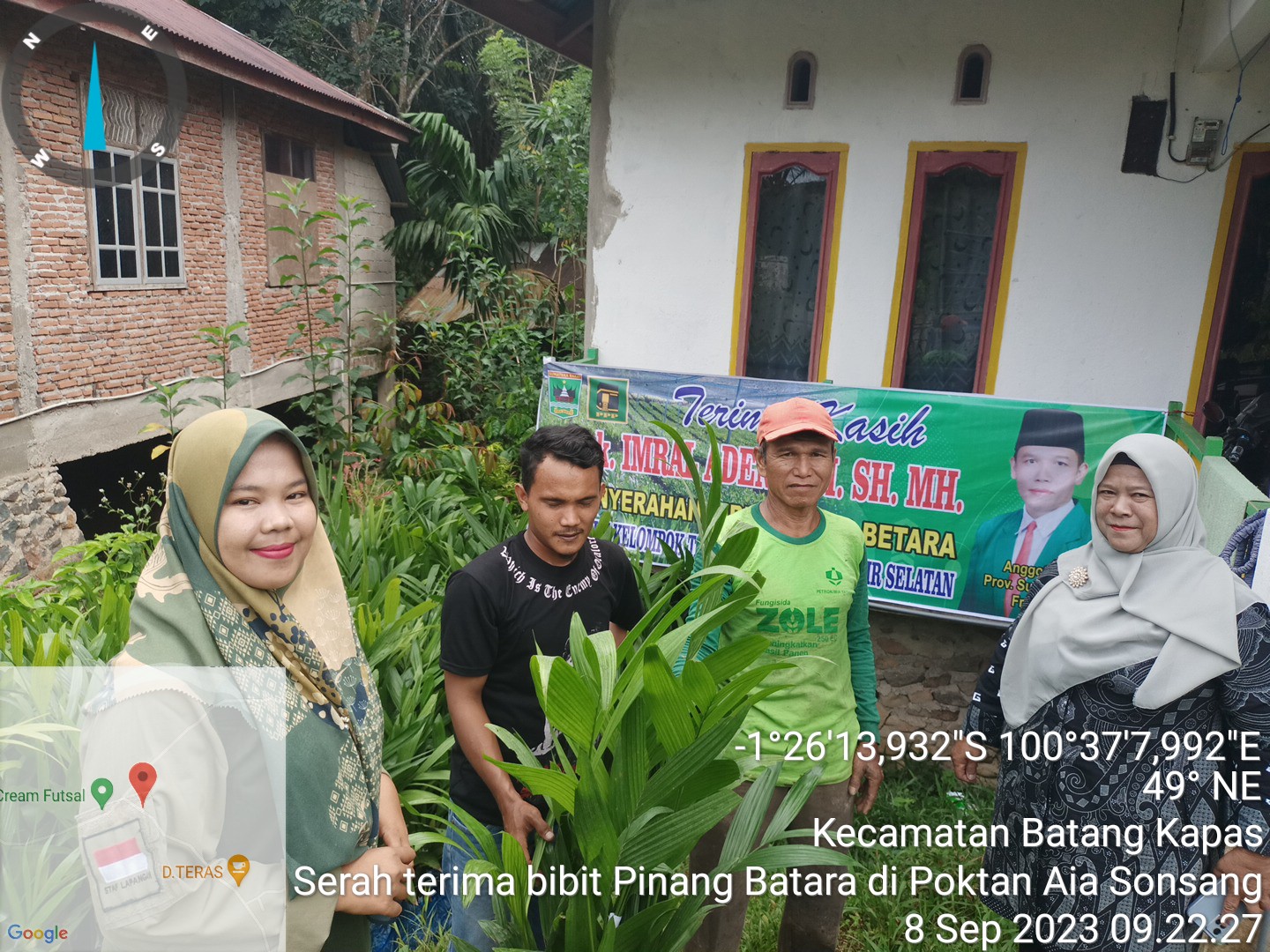 Serah terima bantuan bibit pinang betara