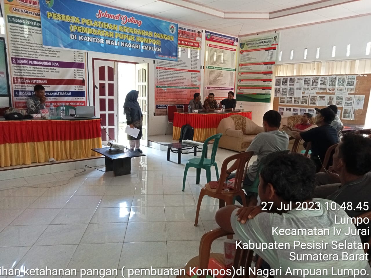 Pelatihan Ketahanan Pangan ( Pembuatan Pupuk Kompos ) 
