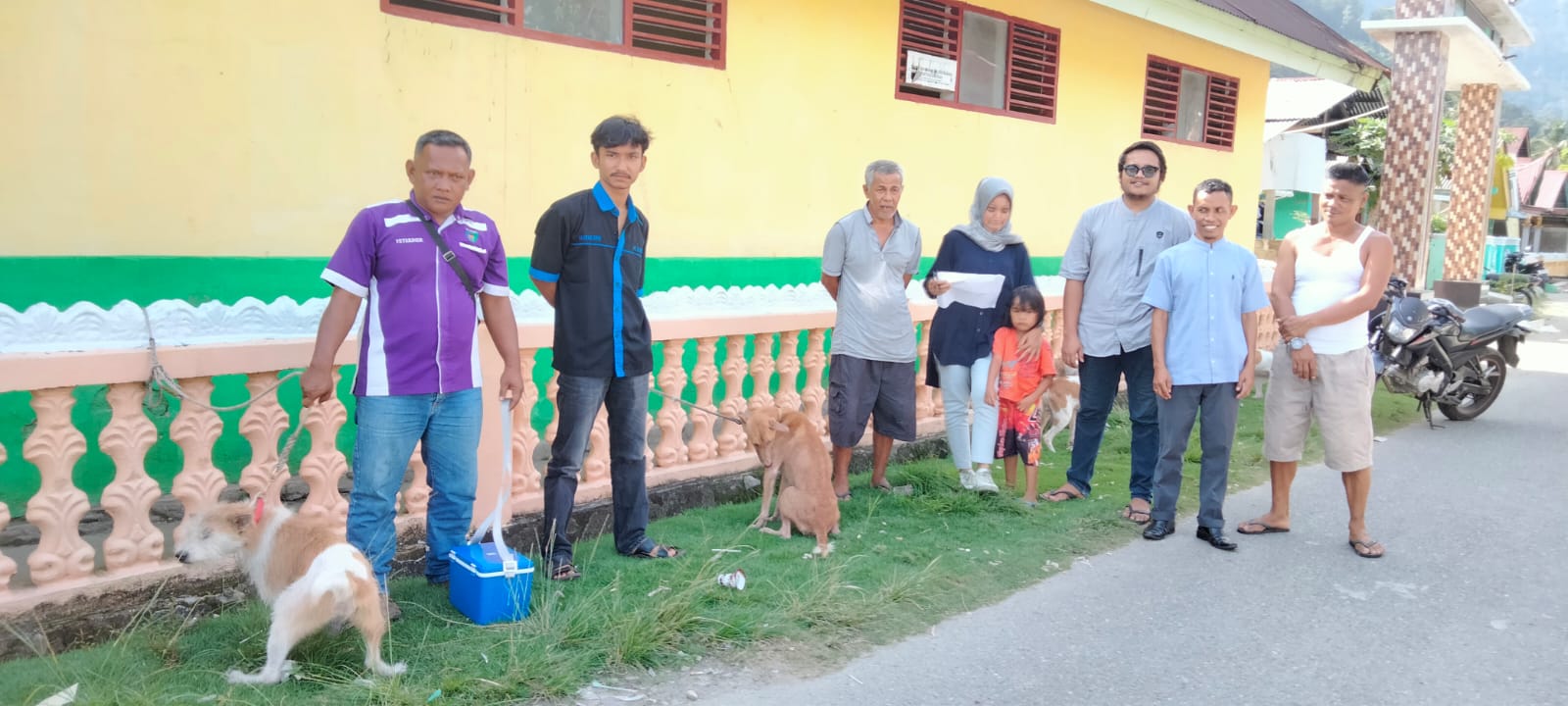 Vaksinasi Rabies di Nagari Taratak Tempatiah Kecamatan Batang Kapas Oleh Tim Puskeswan Painan