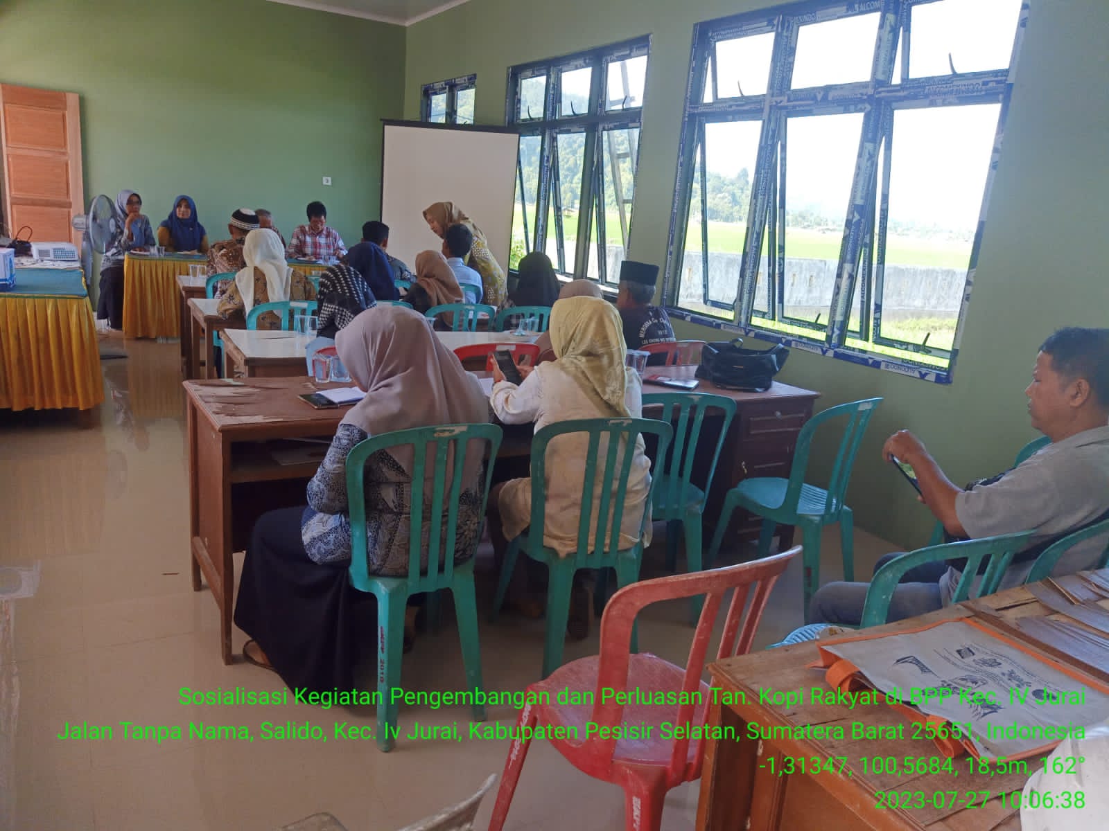 Sosialisasi Bantuan Bibit Kopi pada Kelompok Tani Sungai Salak di Kecamatan IV Jurai 