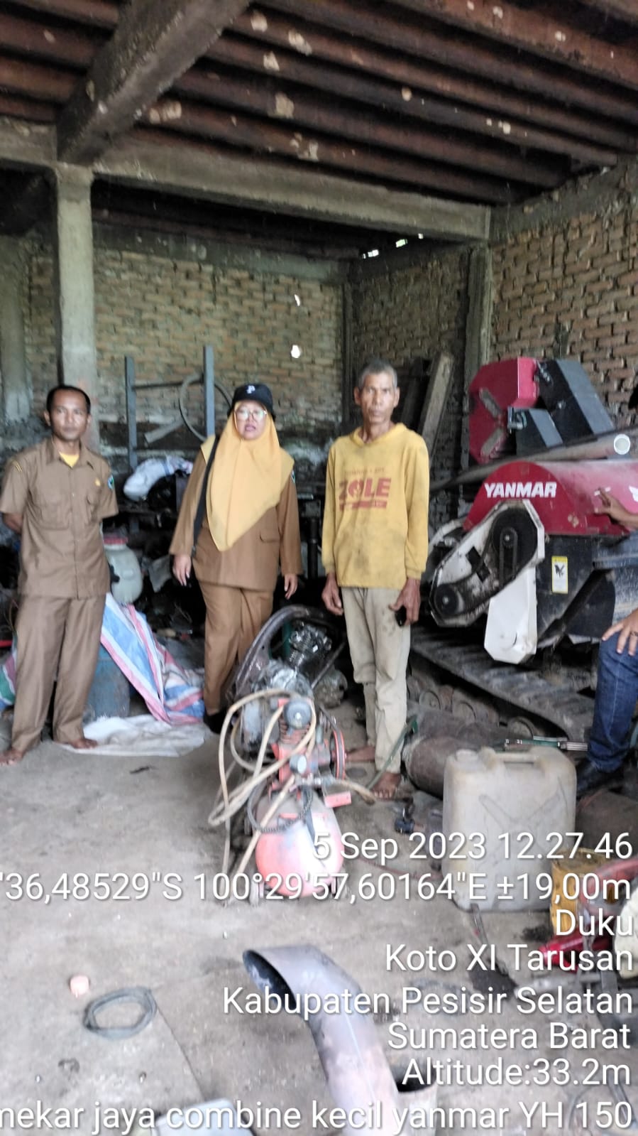 MONEV COMBINE HARVESTER DI KELOMPOK TANI MEKAR JAYA KOTO XI TARUSAN