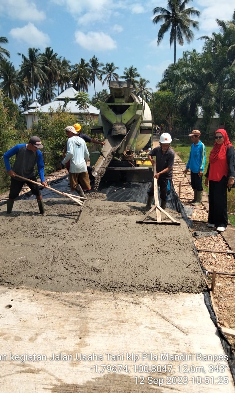 Pengecoran Jalan Usahatani Kelompok Tani Pila Mandiri Tahap Ke-II, di Nagari Koto VIII Pelangai