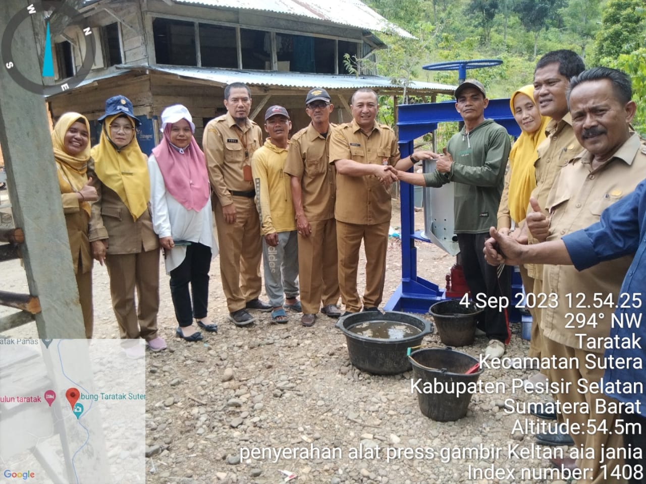 Penyerahan dan Uji Coba Alat Kempa Gambir melalui Bantuan APBD Dinas Perkebunan, Tanaman Pangan, dan