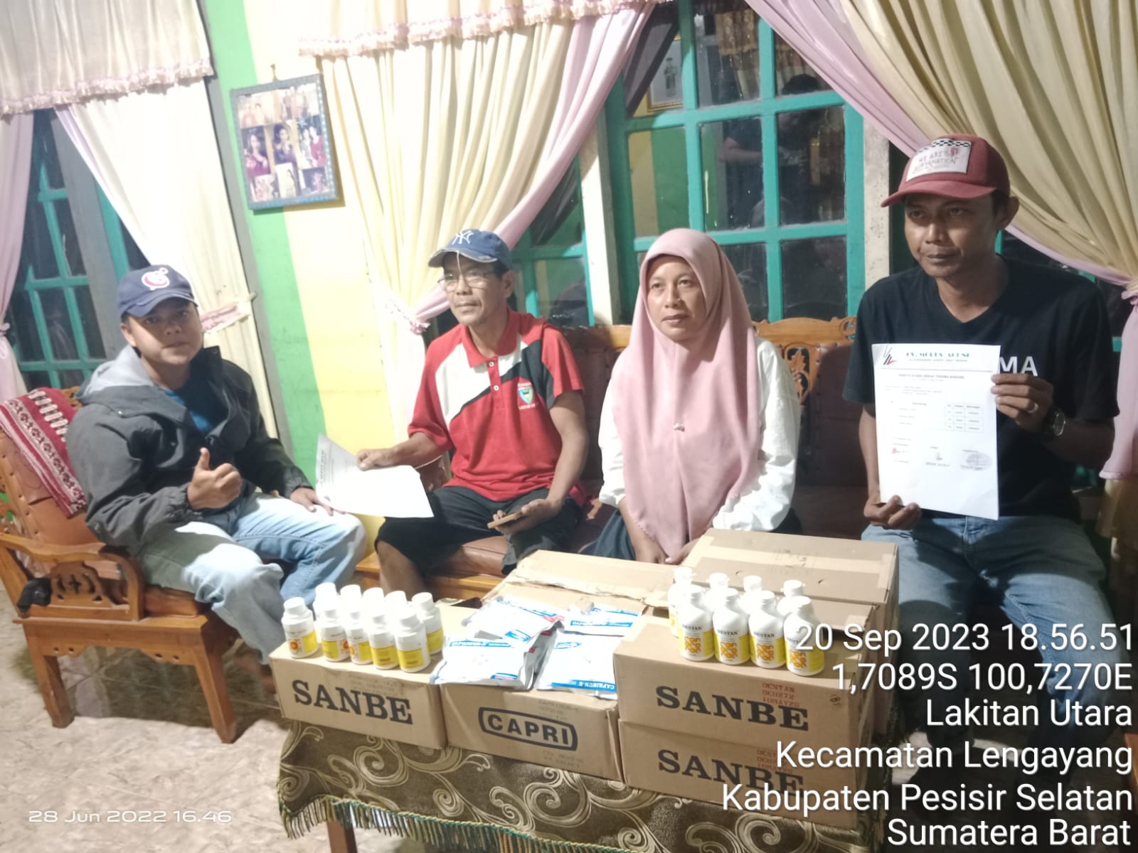 Bantuan Obat Itik Di kelompok Tani Tarok Melambai Lakitan Utara Kecamatan Lengayang