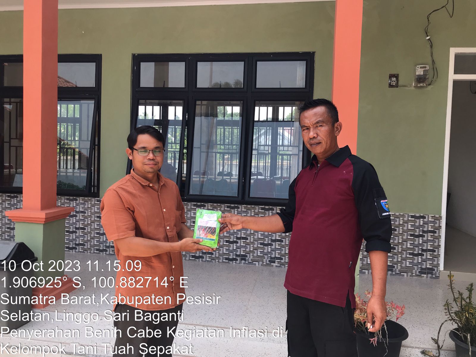 Penyerahan Benih Cabe pada Kawasan Cabe Inflasi kepada Kelompok Tani Tuah Sepakat