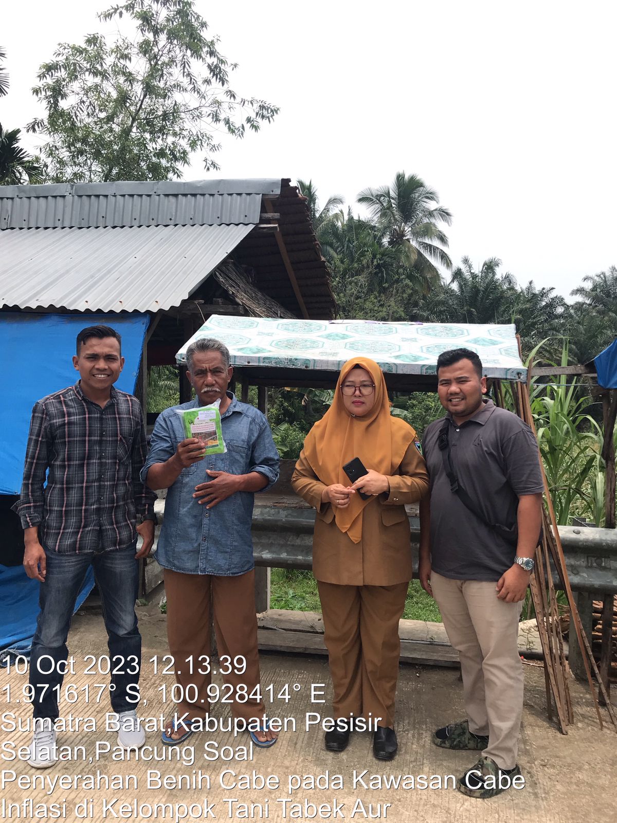 Penyerahan Benih Cabe pada Kawasan Cabe Inflasi Keltan Tabek Aur