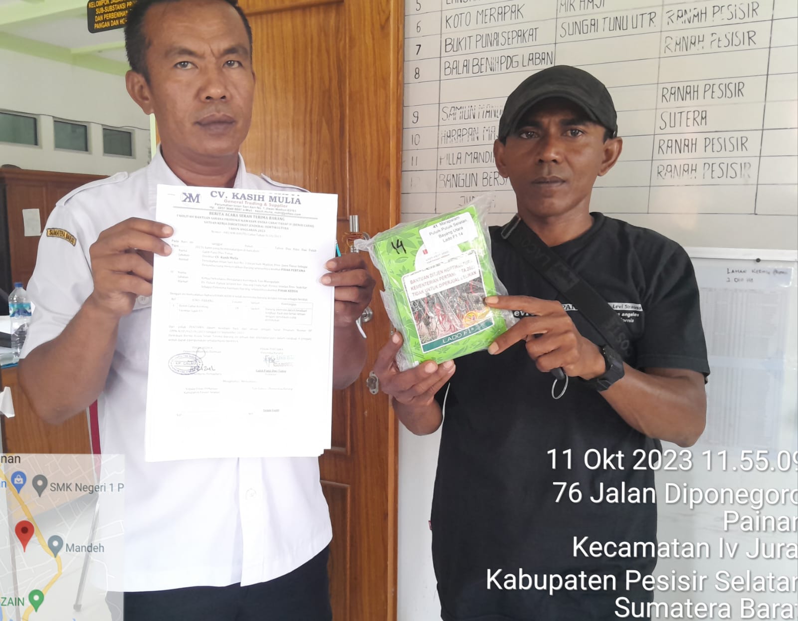 Penyerahan Benih Cabe pada Kawasan Cabe Inflasi Keltan Marapalam