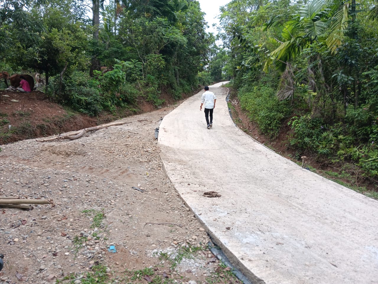 JALAN PRODUKSI PERTANIAN KELOMPOK TANI HARAPAN JAYA AKAN DISERAHTERIMAKAN KE KELOMPOK TANI
