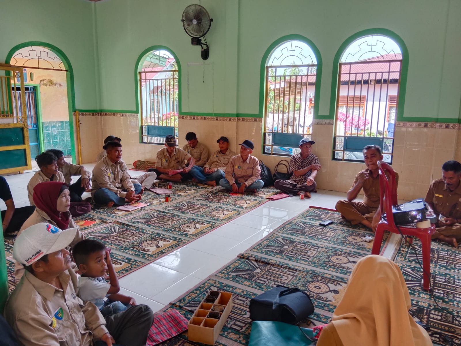 SEKOLAH LAPANG GAMBIR DI KELOMPOK TANI HARAPAN JAYA