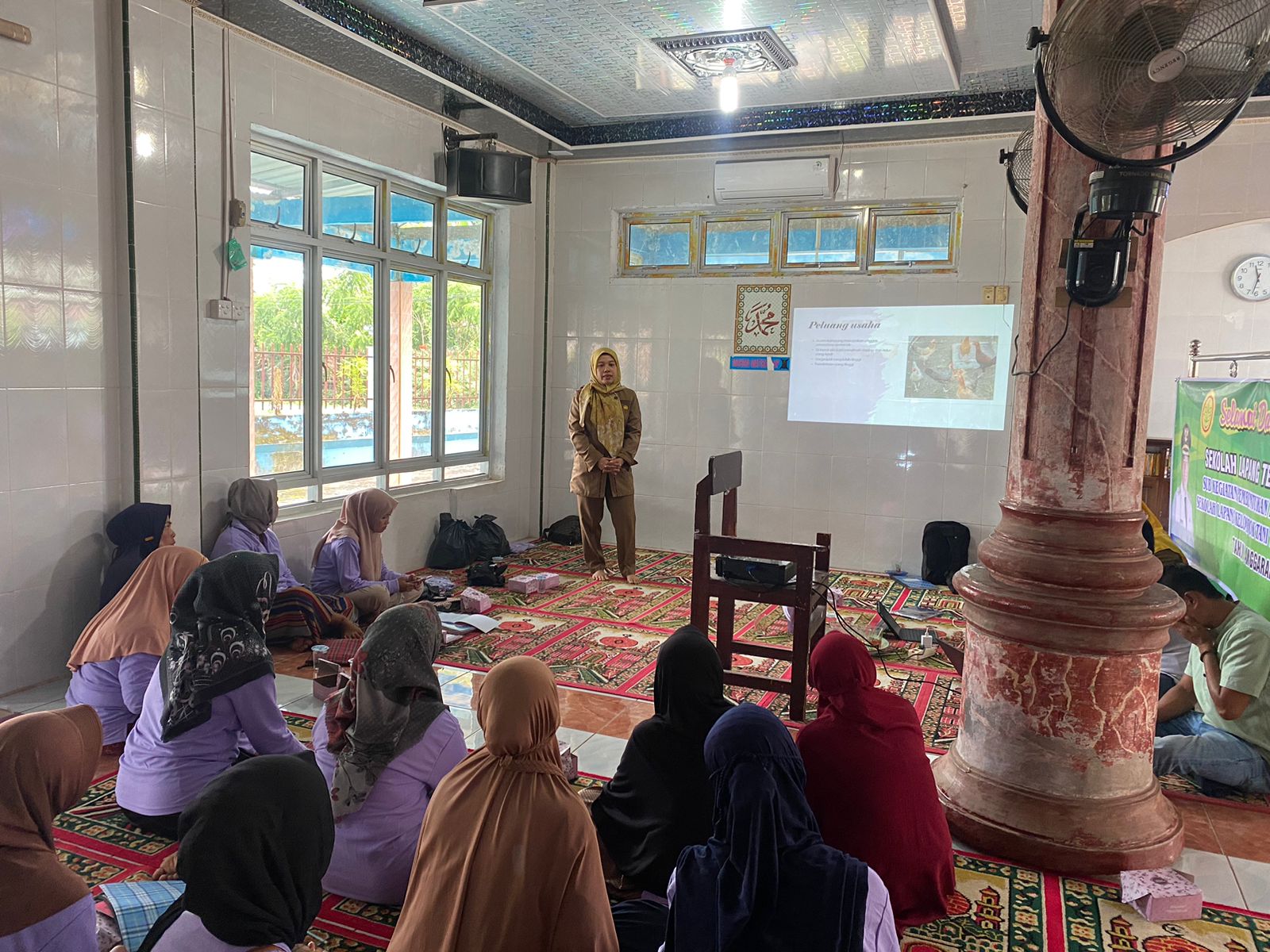 Sekolah Lapang (SL) beternak ayam kampung di kelompok Jalan Baru Nagari Nyiur Melambai