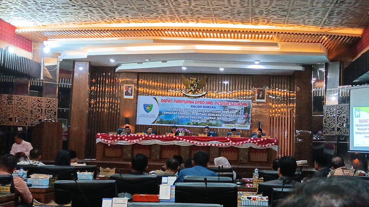 Rapat Paripurna DPRD Kab. Pesisir Selatan dalam rangka Penandatanganan Persetujuan Bersama Ranperda 