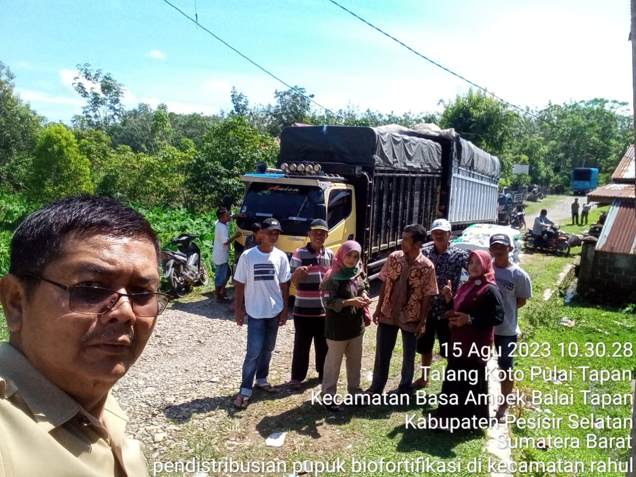 MENDAMPINGI PENDISTRIBUSIAN  SAPRAS PADI KAYA GIZI DI KEC RAHUL