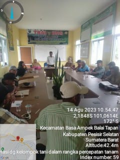 Pertemuan dengan pengurus kelompok tani dalam rangka percepatan tanam